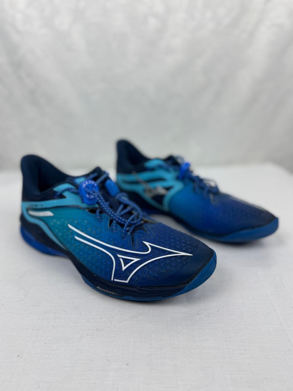 These are Mizuno Wave Exceed Tour 6 AC tennis/pickleball shoes, men's size 8.5.